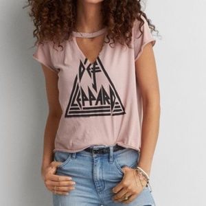 AE Def Leppard Distressed Choker Tee Pink M